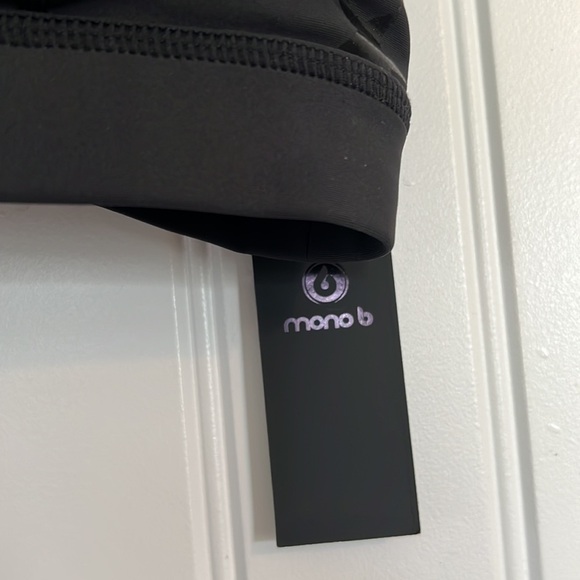 Mono B Black Star Foil print Sports Bra 1X new - Picture 4 of 7